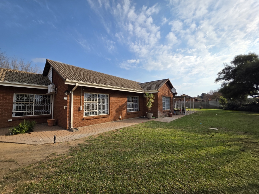 3 Bedroom Property for Sale in Flamingo Park Free State